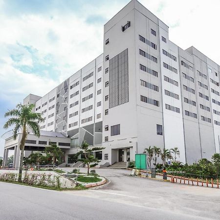 Oyo Capital O 89357 Unicorn Hotel Seri Kembangan Exterior photo